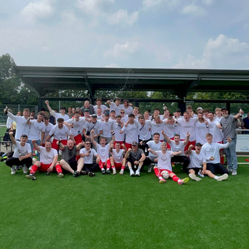 ***Unsere 4. Mannschaft feiert den Aufstieg***

Wir gratulieren unserer 4. Mannschaft zum Aufstieg in die Kreisliga C!!...
