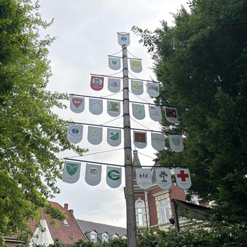 ***Maibaum aufstellen***
Der Wettergott hat es dieses Jahr nicht gut gemeint. Durch einen gemeinsamen Kraftakt unter...