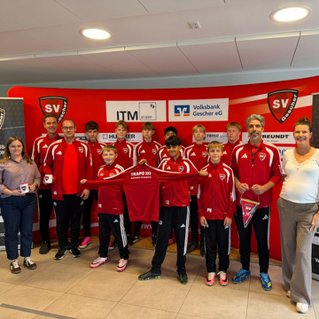 🔴⚪ Neue Trainingsanzüge für unsere C3! ⚽️

Unsere C3-Jugend darf sich über einen neuen einheitlichen Auftritt freuen:...