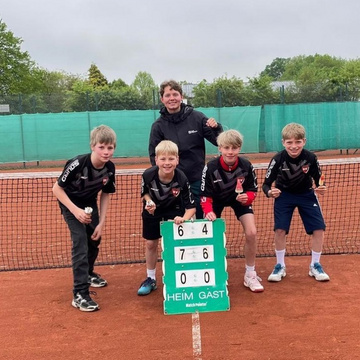 🎾 Infos aus der Tennisabteilung 🎾

Unsere U12-Mannschaft hat ihren zweiten Sieg eingefahren und gegen Raesfeld souverän...