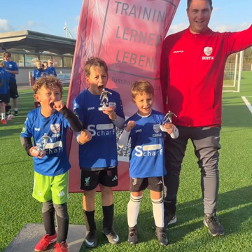 ⚽️ Tag 1 der Fußballfabrik beim SV Gescher! 🔥

Ein gelungener Auftakt mit jeder Menge Fußball, Spaß und Teamgeist! 💪
...