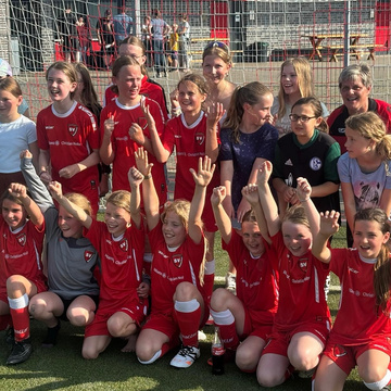 ***wU11 sichert sich Vizemeisterschaft***

Nach einer guten kämpferischen Mannschaftsleistung siegte die wU11 gestern...