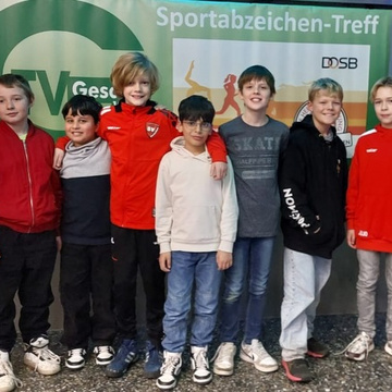 ***E Jugend erhält Sportabzeichen***
Im Rahmen der Überreichung der Sportabzeichen durch den @tvgescher08 erhielt auch... ***E Jugend erhält Sportabzeichen***
Im Rahmen der Überreichung der Sportabzeichen durch den @tvgescher08 erhielt auch...