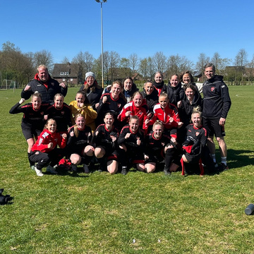 ***Frauenfußball***

SV Frauen siegen weiter

Am Sonntag waren unsere "Mädels" zu Gast in Ellewick. Die Vorzeichen waren...