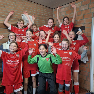 Mit einer starken Mannschaftsleistung haben die D- Juniorinnen heute das Derby u. Spitzenspiel in Holtwick klar mit 3:1...