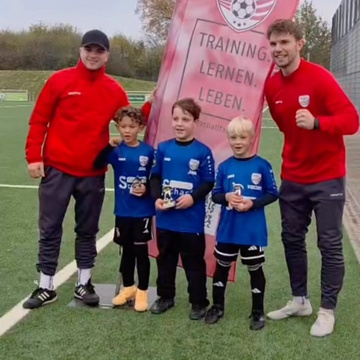 ⚽️ Tag 2 der Fußballfabrik beim SV Gescher! 🔥

Auch am zweiten Tag standen wieder jede Menge Fußball, Spaß und Teamgeist...
