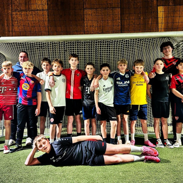 🎄⚽ Weihnachtsfeier der D2 ⚽🎄
Heute ging’s für unsere D2 in die Soccerhalle nach Reken 💪🔥
Im Anschluss wurde im Eventroom...