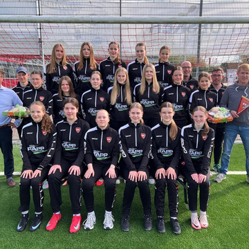 Neue Ausstattung für die U17-Juniorinnen des SV Gescher

Die U17-Mädchen des SV Gescher präsentieren sich ab sofort in...