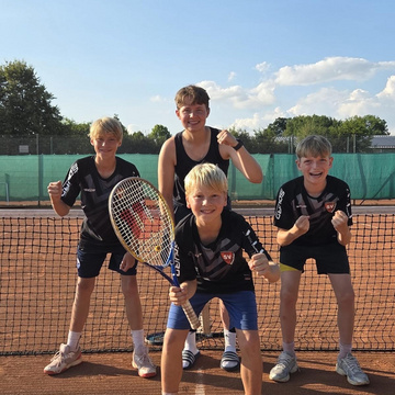 🎾 U12 ist Meister! 🏆🥳
Was für ein großartiger Abschluss der Saison – unsere U12 krönt sich mit dem Meistertitel! 💙🤍
Bei... 🎾 U12 ist Meister! 🏆🥳
Was für ein großartiger Abschluss der Saison – unsere U12 krönt sich mit dem Meistertitel! 💙🤍
Bei...