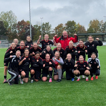 Perfekte Woche für die SV Damen!

Sechs Punkte, Pokal-Viertelfinale und ein weiterer Heimsieg: Die SV Damen können auf...